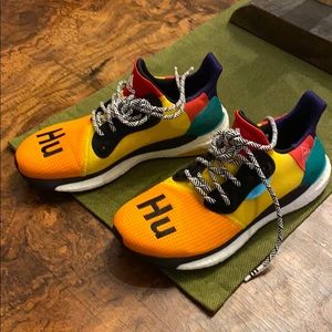 Used- Adidas Boost only one set of extra laces!